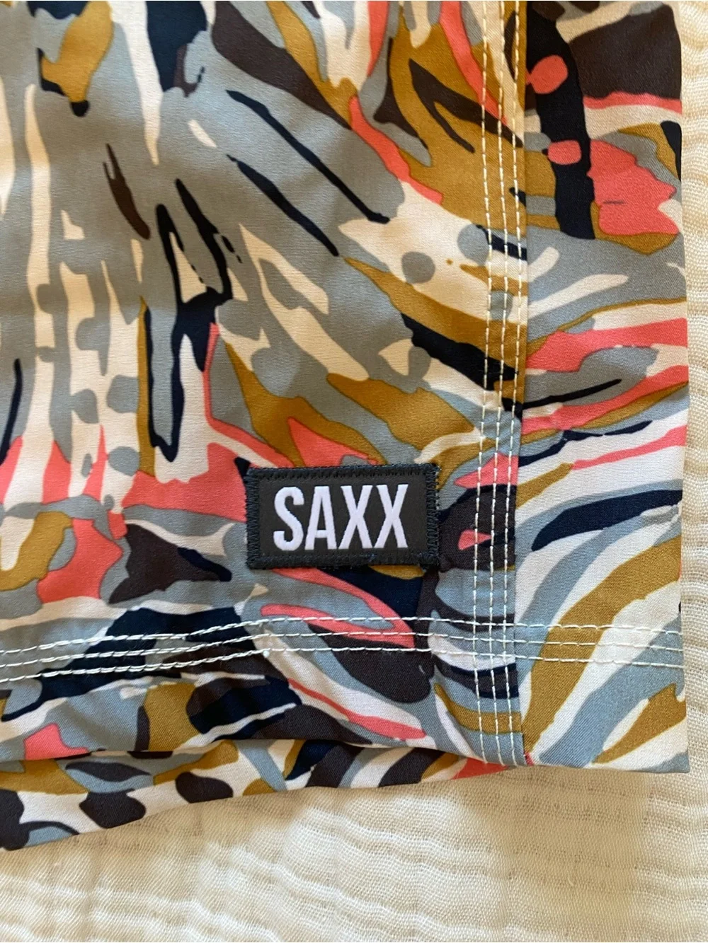 SAXX Betawave 2N1 Swim Shorts 17” Abstract Print Size 34 NWT